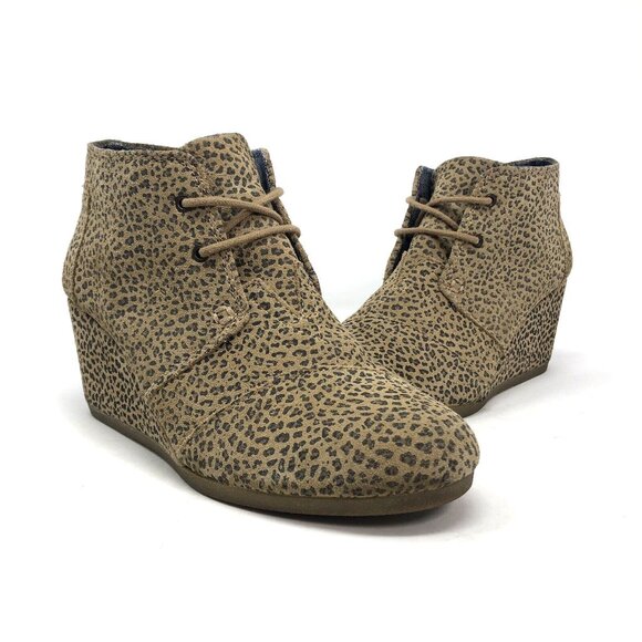 TOMS Boots Women 8.5 Desert Wedge Brown Ankle Bootie Suede Leopard Print Lace Up - Picture 1 of 10